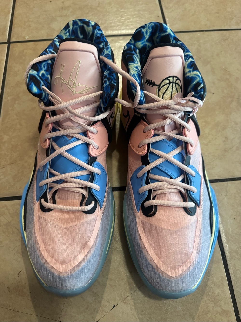 Nike Pink and Blue Men’s Athletic Basketball Shoes - Picture 2 of 11